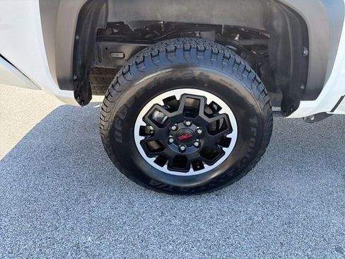 Used 2024 Toyota Tacoma TRD Off-Road AWD/4WD image 45