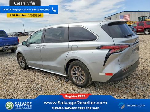 Used 2021 Toyota Sienna LE image 3