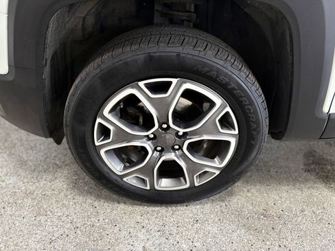 Used 2018 Jeep Renegade Limited w/ UConnect 8.4 Nav Group AWD/4WD image 28