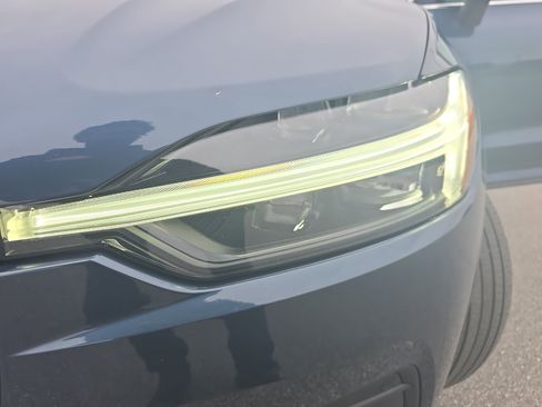 Used 2021 Volvo XC60 T5 Momentum w/ Premium Package image 30