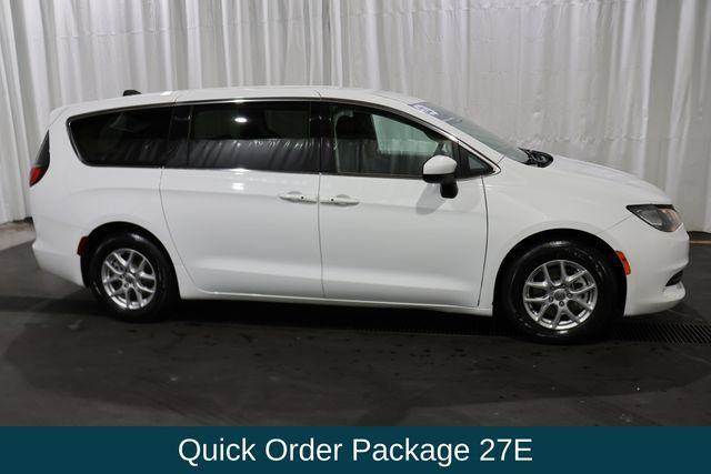 Used 2023 Chrysler Voyager LX FWD image 2