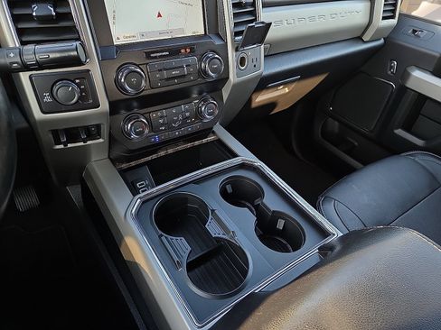 Used 2019 Ford F250 Lariat w/ Lariat Ultimate Package AWD/4WD image 25