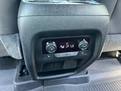 Used 2026 Chevrolet Traverse RS FWD image 47