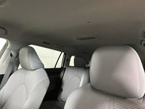 Used 2023 Toyota Highlander L FWD image 12