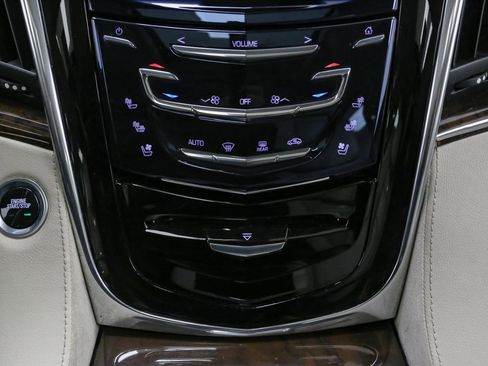 Used 2017 Cadillac Escalade Luxury image 42