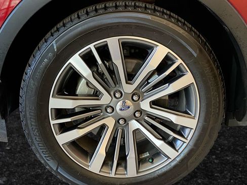 Used 2019 Ford Explorer Platinum image 27