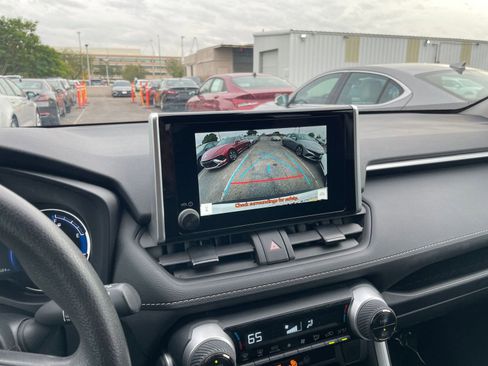 Used 2025 Toyota RAV4 LE image 17