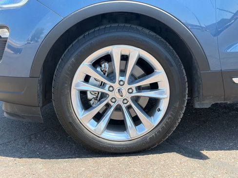 Used 2018 Ford Explorer XLT w/ Equipment Group 202A FWD image 5