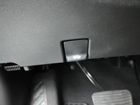 Used 2023 Chevrolet Silverado 1500 RST RWD image 13