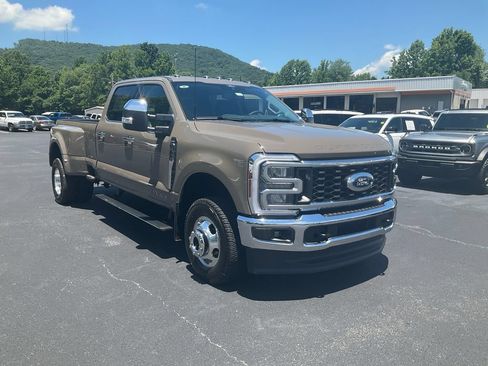 New 2026 Ford F350 Lariat w/ Chrome Package AWD/4WD image 3