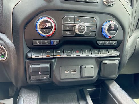 Used 2022 GMC Sierra 1500 Denali w/ Denali Premium Package image 18