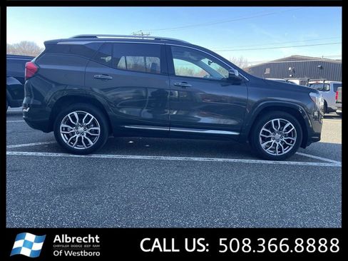 Used 2022 GMC Terrain Denali w/ Denali Premium Package AWD/4WD image 6