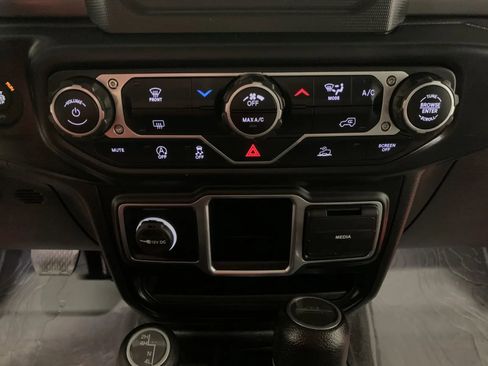 Used 2023 Jeep Gladiator Sport image 37