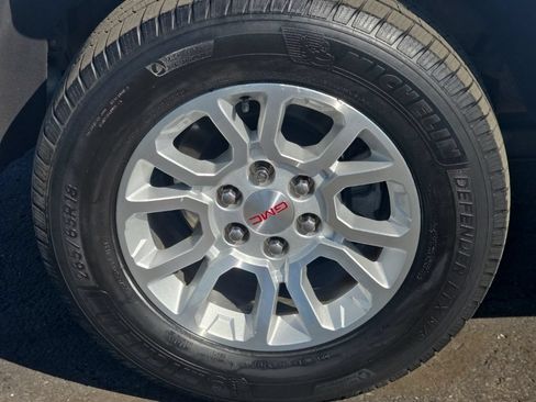 Used 2018 GMC Yukon SLT AWD/4WD image 12