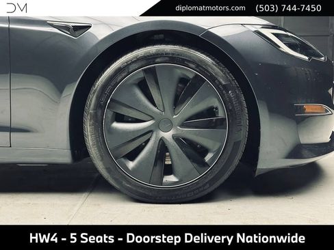 Used 2025 Tesla Model S AWD/4WD image 39