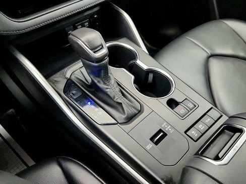 Used 2021 Toyota Highlander XLE image 17