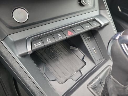 Used 2020 Audi Q3 2.0T Prestige w/ Prestige Package image 37