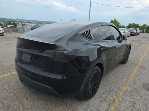 Used 2023 Tesla Model Y AWD image 5