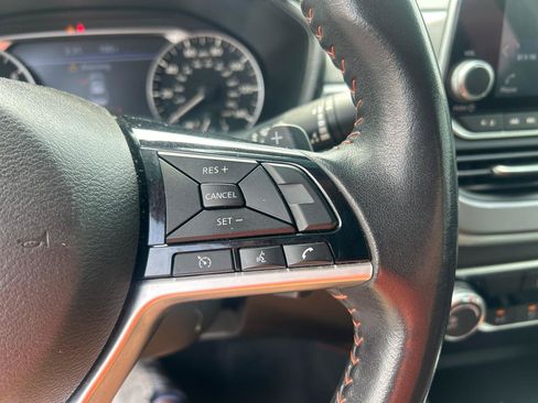 Used 2023 Nissan Altima 2.5 SR FWD image 16
