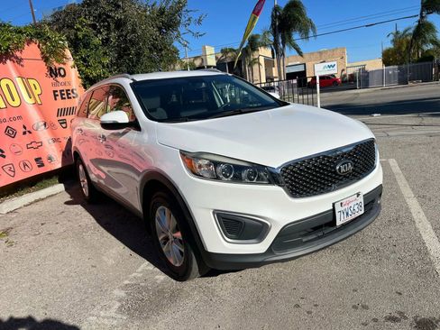 Used 2017 Kia Sorento LX image 3