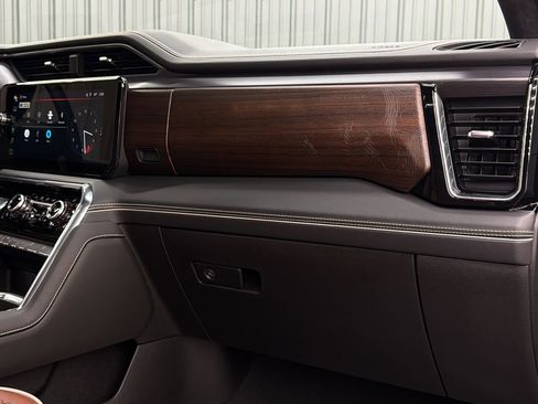 Used 2025 GMC Sierra 2500 Denali Ultimate image 39