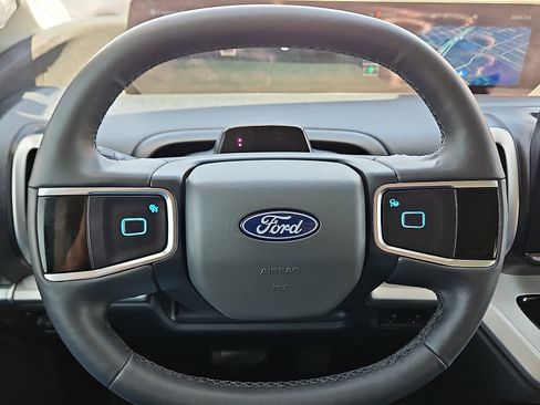 Used 2025 Ford Expedition Active image 18