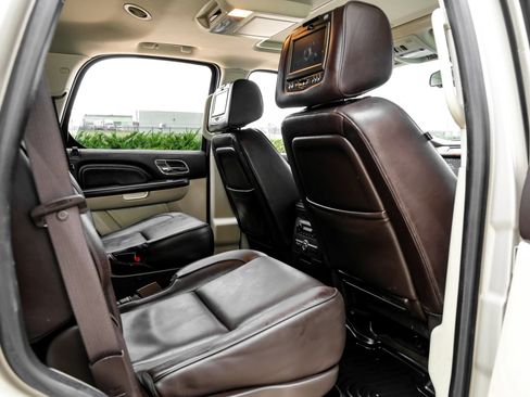 Used 2013 Cadillac Escalade Platinum image 40
