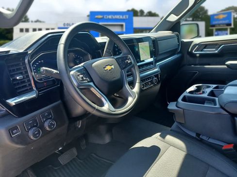Used 2024 Chevrolet Silverado 1500 LT AWD/4WD image 8