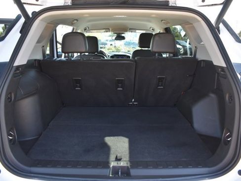 Used 2022 GMC Terrain SLT image 17