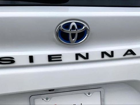 Certified 2024 Toyota Sienna XSE image 10