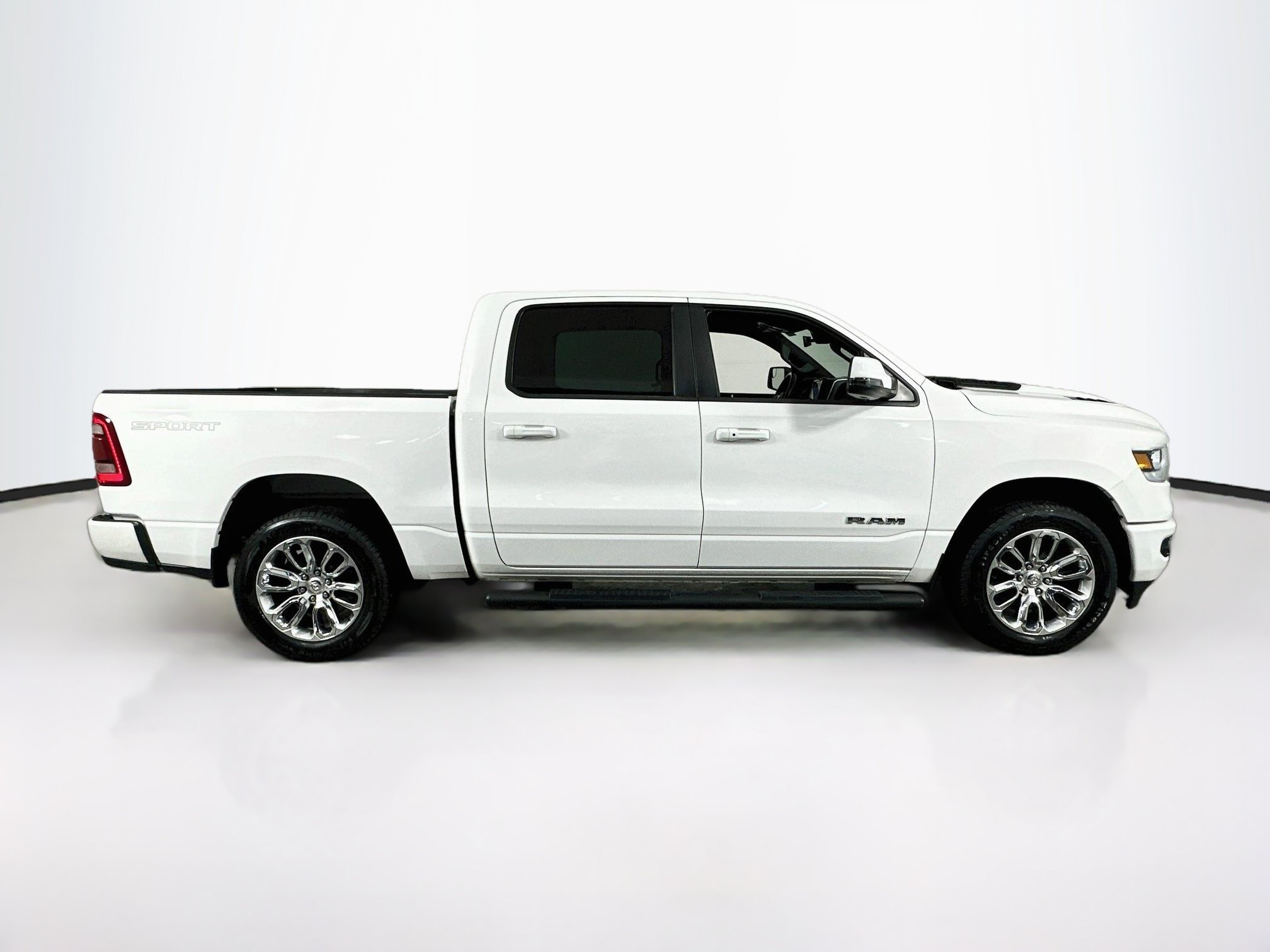 Used 2023 RAM 1500 Laramie AWD/4WD image 4