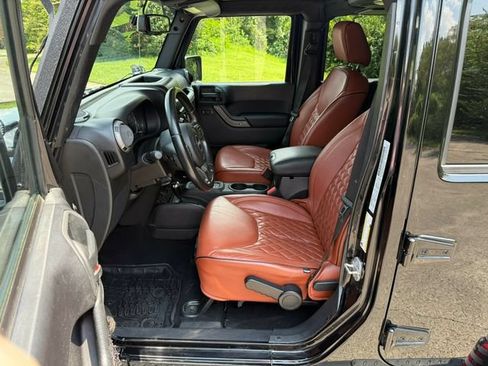 Used 2015 Jeep Wrangler Unlimited Sport w/ Quick Order Package 24S AWD/4WD image 11