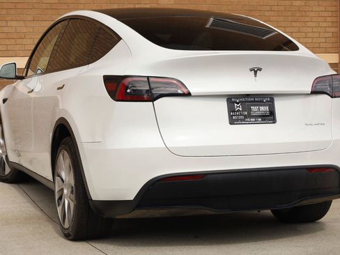 Used 2023 Tesla Model Y AWD image 8