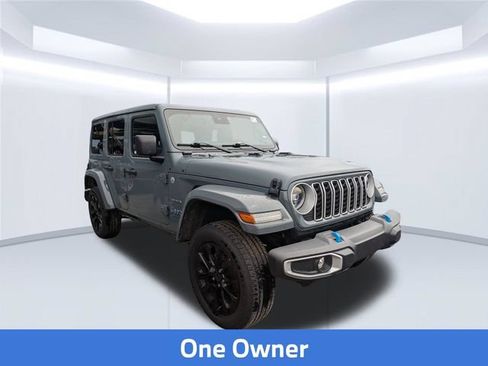 Used 2024 Jeep Wrangler Unlimited Sahara AWD/4WD image 2