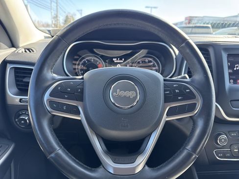 Used 2020 Jeep Cherokee Latitude Plus w/ Cold Weather Group image 18