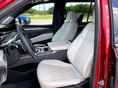 Used 2026 Cadillac Escalade V w/ LPO, ONYX Package AWD/4WD image 18