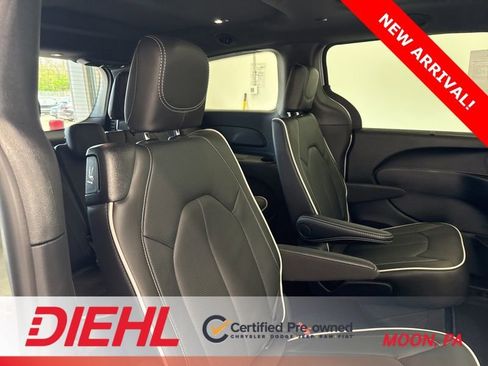 Used 2026 Chrysler Pacifica Limited w/ S Appearance Package image 13