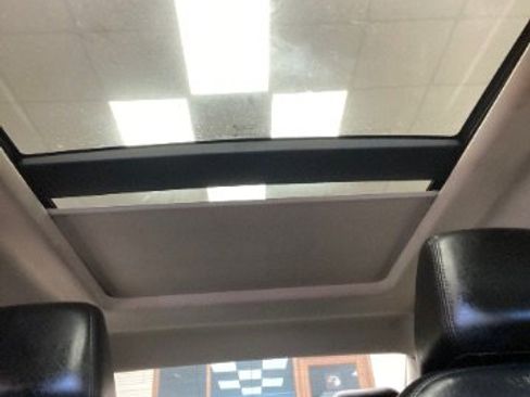 Used 2017 Chrysler 300 Limited w/ Value Package image 19