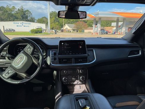 Used 2022 GMC Yukon XL AT4 image 10