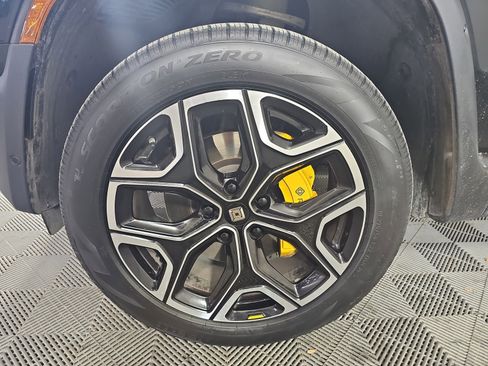 Used 2022 Rivian R1S Launch Edition image 9