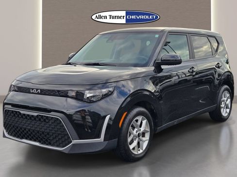 Used 2024 Kia Soul LX w/ Option Group 015 FWD image 3