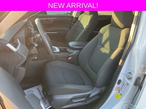 Used 2022 Toyota RAV4 LE image 21