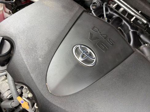 Used 2020 Toyota Highlander XLE AWD/4WD image 34