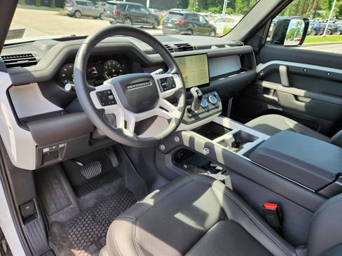 Certified 2025 Land Rover Defender 90 S AWD/4WD image 15