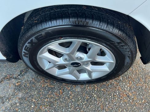 Used 2025 Kia Soul LX w/ LX Technology Package image 30