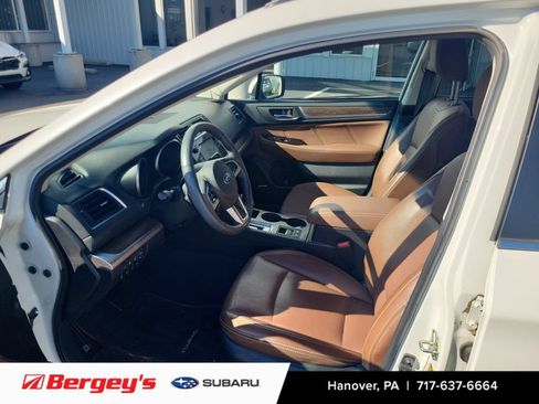 Used 2017 Subaru Outback 3.6R Touring w/ Popular Package #5A AWD/4WD image 8