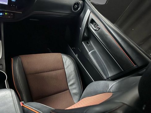 Used 2018 Toyota Corolla SE FWD image 11