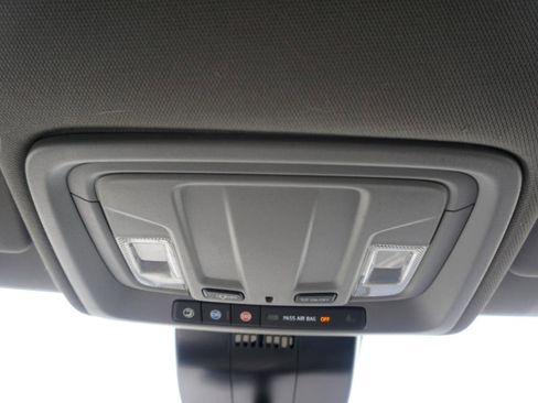 Used 2022 Chevrolet Silverado 1500 LT AWD/4WD image 27