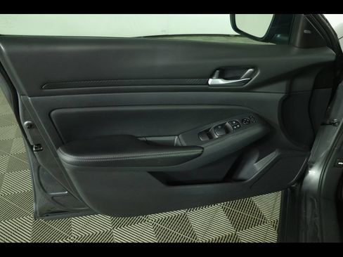 Used 2025 Nissan Altima 2.5 SV FWD image 20