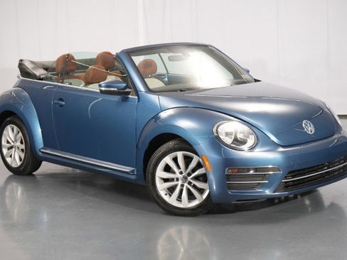 Used 2017 Volkswagen Beetle 1.8T Classic FWD image 9